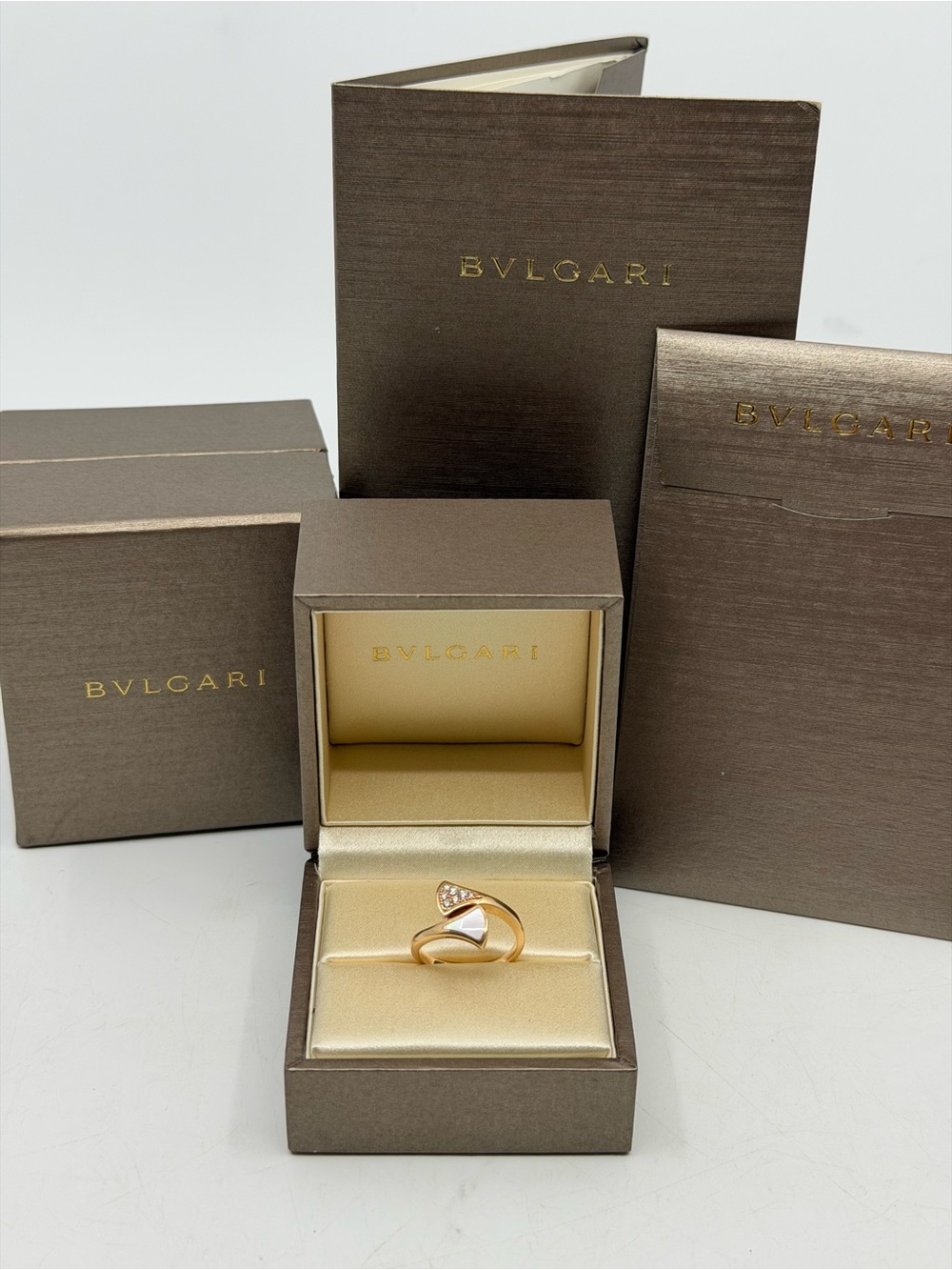 BVLGARI Divas’ Dream Mother of Pearl & Diamond Ring – Size 54